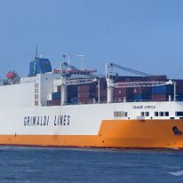 Grande Africa de chez Grimaldi 05/08/2018 - Voici le bateau qui nous transporte d'Anvers (Belgique) jusqu'à Montevideo (Uruguay) pendant un mois. En fait c'est 50% un parking flottant, 50% un...